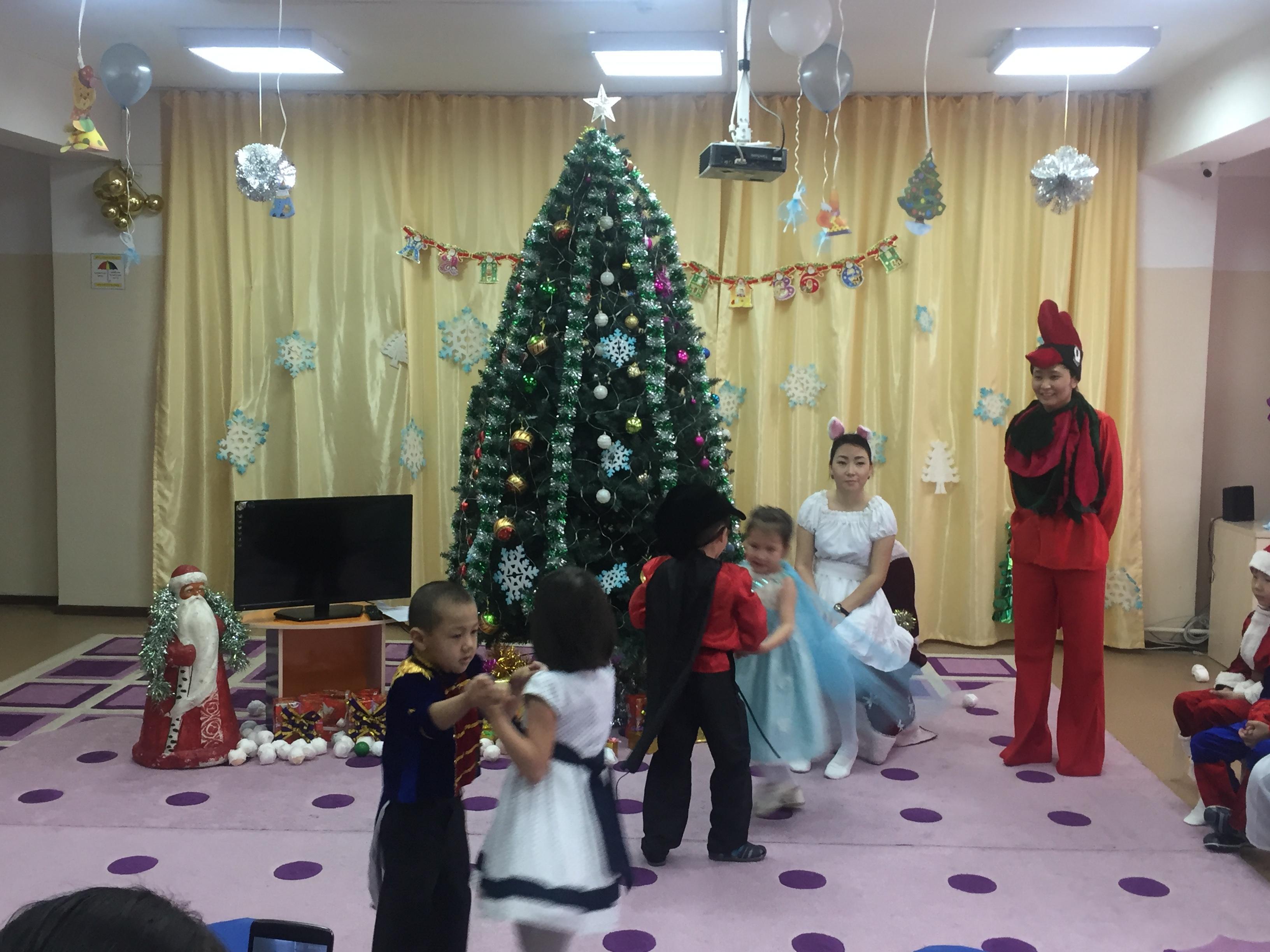 "Айгөлек" тобының "Қош-сау бол әтеш жылы" жаңа жылдық ертеңгілігі