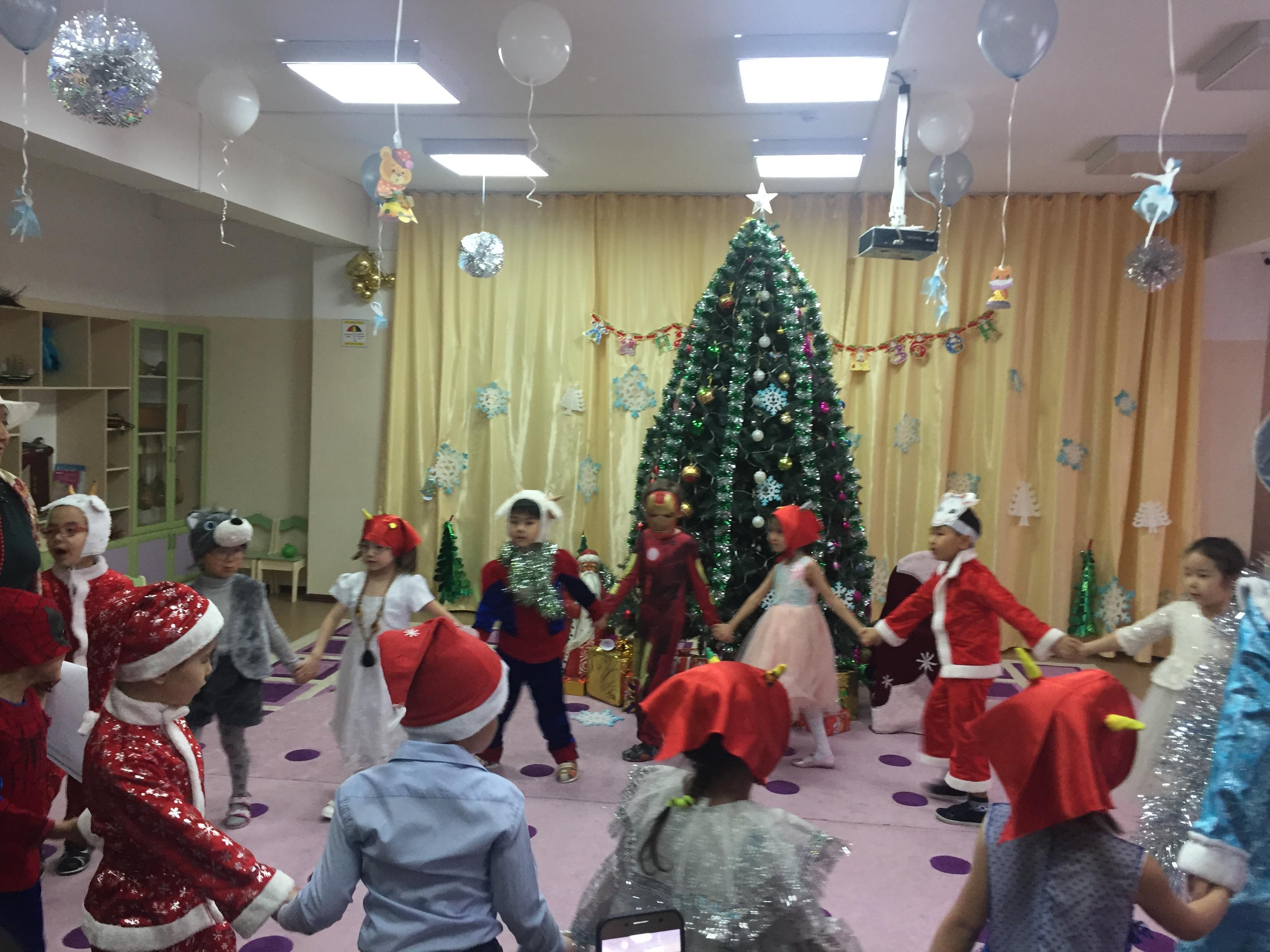 "Балапан" тобының "Жаңа жыл ертегілер елінде" атты ертеңгілік өтті.