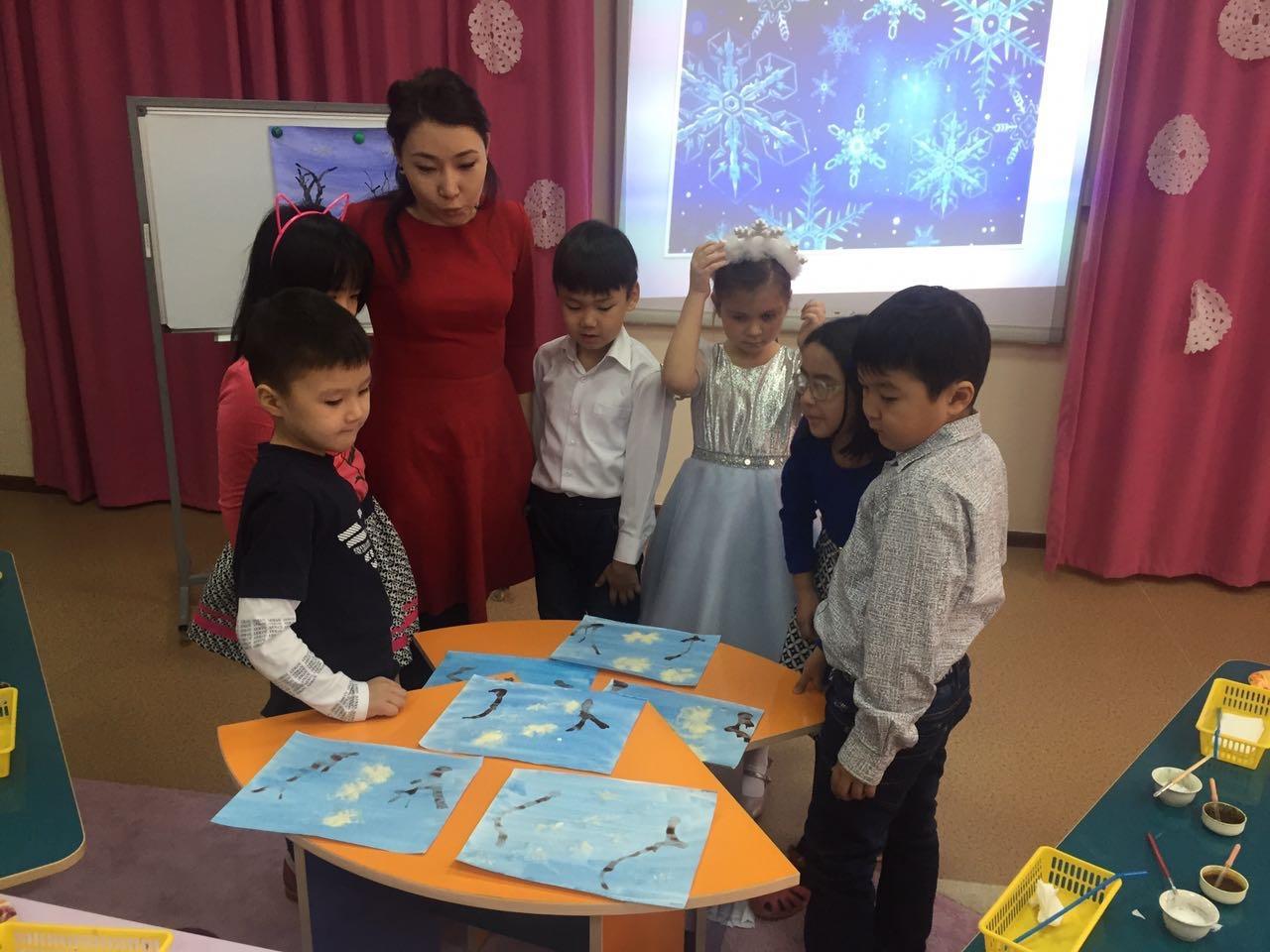 Открытое занятие воспитателя группы "Қарлығаш" Колкобаевой А.У. Область: "Творчество", тема: "Волшебные снежинки"