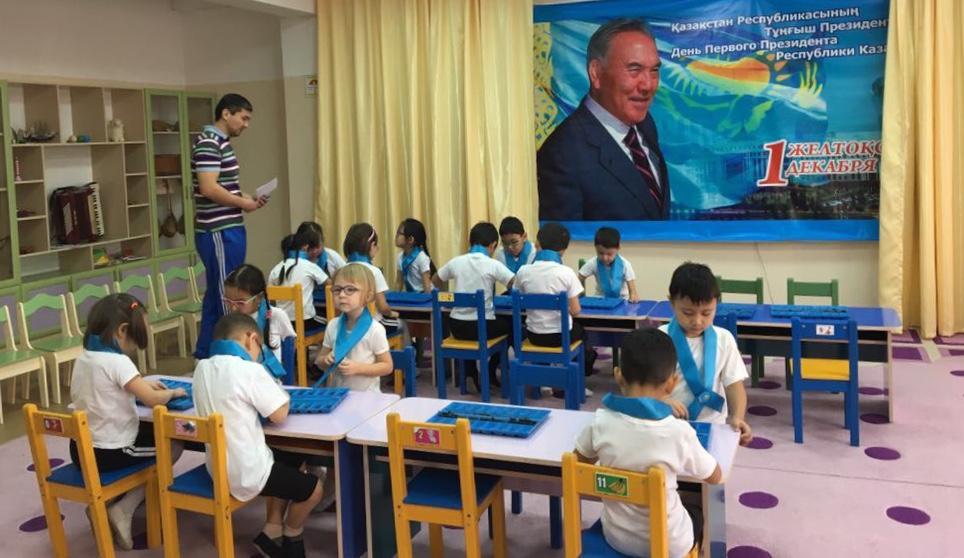 Дене шынықтыру мұғалімі Токмолдинов Рустем Саматович «Тұңғыш Президент күні» мерекесіне арнап ұлттық «Тоғыз құмалақ» ойыны бойынша спорттық жарыс өтті. 